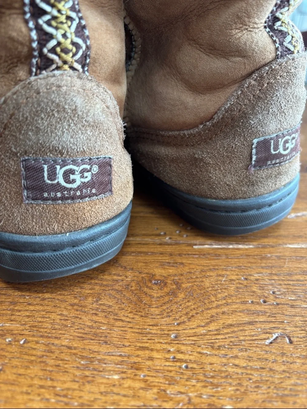 UGG Classic Short Boots Women’s 5245 Chestnut Tan Suede Sheepskin Lined Size 7
